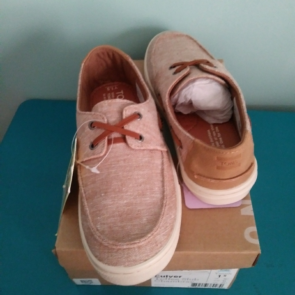Boys Toms. Size 1.5